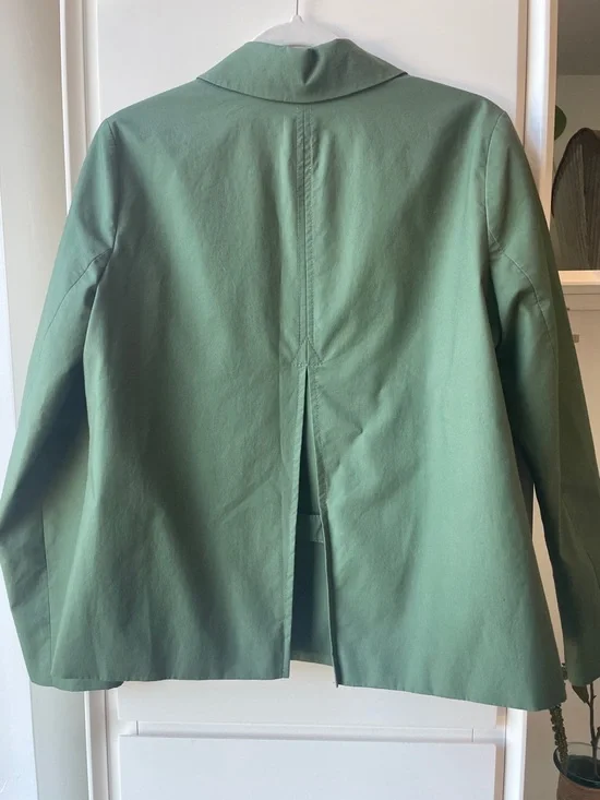 J. Crew Cropped Double-Breasted Trench Coat. Lined w/front pockets. Great color - Picture 4 of 11